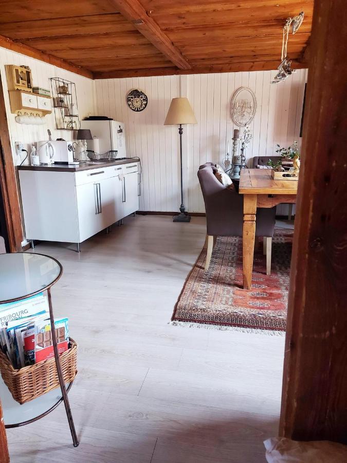 Petite Maison Sur La Colline Du Gibloux: 1Chambre,1 Salon Et Salle De Bain Prives Au Rez De Chausse, Piscine Exterieur Et Bbq , Le Châtelard-Montreux Exterior foto